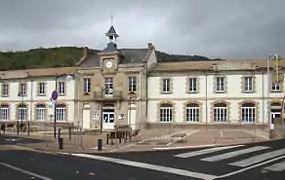 La Mairie de la commune.