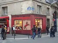 Ancienne boucherie chevaline à l'angle avec la rue du Roi-de-Sicile.