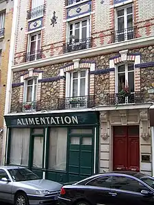 Vieux magasin (inactif) historique d'alimentation de la rue.