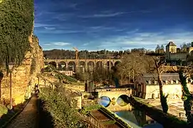 Vue des ponts de la ville basse.