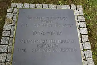 Dans ce cimetière militaire, reposent 1 119 soldats allemands.