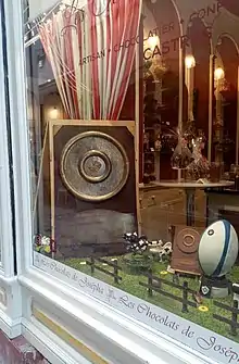 Réplique du Bouclier de Brennus réalisé par un artisan chocolatier à Castres.