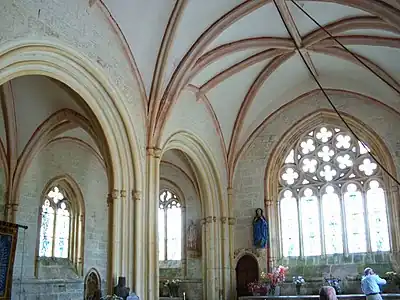 Chapelle Notre-Dame-de-Tronoën : vue intérieure.