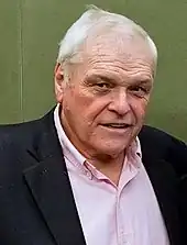 Brian Dennehy incarne Dom Wilkinson