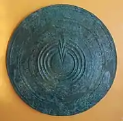 Bouclier votif en bronze. Delphes, fin du VIIIe siècle.Musée archéologique de Delphes