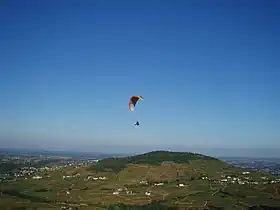 Vue de la face Ouest du mont Brouilly.