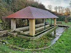 Le lavoir-abreuvoir.