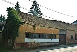 Habitat traditionnel en péril.