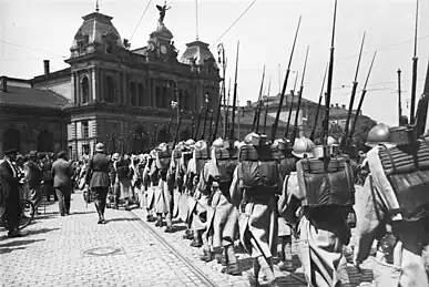Le retrait des troupes françaises de Mayence en 1930.