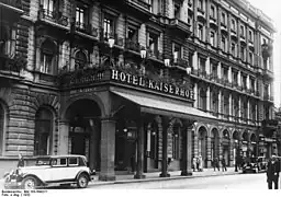 Entrée de l'hôtel en 1932.