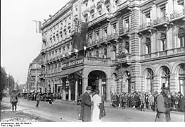 Entrée de l'hôtel en 1928.