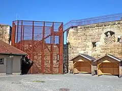 La cour intérieure 2023 avec mesures de protection incendie