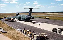 déchargement d’équipements destinés au GANUPT sur la base de Grootfontein