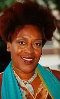 CCH Pounder interprète Claudette Wyms.