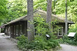 L'ancien bâtiment des CCC.