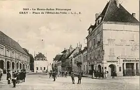 Place de l'Hôtel-de-Ville, (aujourd'hui place Charles-de-Gaulle), avant la Première Guerre mondiale.