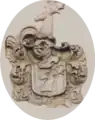 Blason de Dorothé Elisabeth von zur Mühlen (1726-1776), épouse du précédent, sur la façade de la maison des Têtes Noires de Tallinn.
