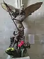 Statue en bois polychrome de saint Michel.