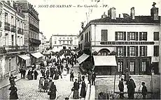 Café de la Renaissance à l'angle de l'avenue Aristide-Briand