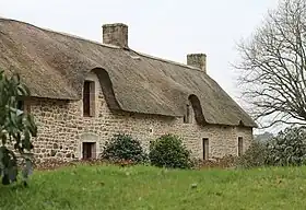 Chaumière bretonne à Plougoumelen.