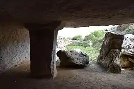 Façade de la grotte n°2