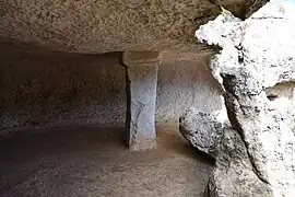 Intérieur de la grotte n° 2.