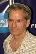 Campbell Scott dans le rôle de Mark Usher