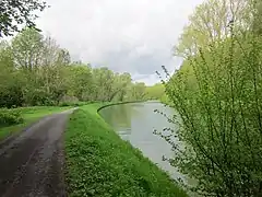 Le canal près de Fontaine-les-Clercs