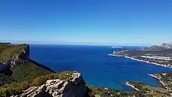 Vue de la baie de Cassis depuis le Bau de la Saoupe.
