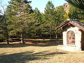 La chapelle du bienheureux Émeric dans le bois en amont du château de Quart.