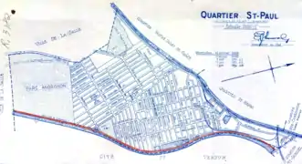 La ligne courbe au bas de la carte