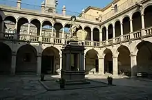Patio de la Casa de Convalecencia