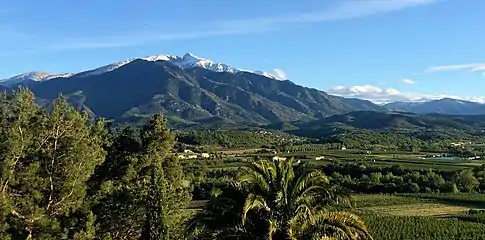 Le pic du Canigou vu depuis le village.