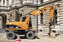 Pelle hydraulique intermédiaire sur pneu 4x4, 315 M