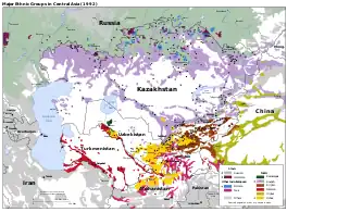Carte montrant, grâce à plusieurs couleurs, la répartition des langues et la fragmentation ethnique dans l'actuelle Asie centrale.