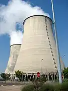 Les deux tours de refroidissement.