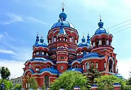 Photographie par ciel bleu de la cathédrale de Notre-Dame de Kazan.