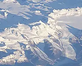 Image satellite oblique du Cerro Arenales avec le glacier Colonia en bas à droite.