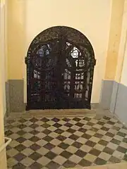 Descente à la crypte.