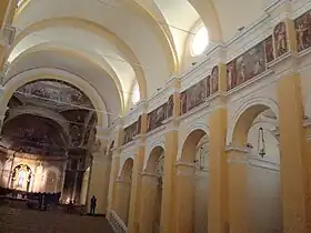 Chapelles côté droit.