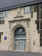 La Poste avec le portail de l'hôtel-Dieu.
