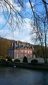 Le corps de logis principal.