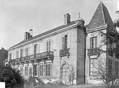 Vue de la partie est du château (séminaire de 1871 à 1905) depuis le sud