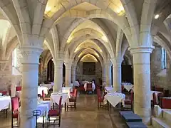 Restaurant « Le Clos Prieur », dans l'ancien cellier du prieuré