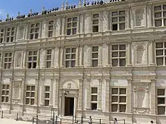 Façade sud du château de Grignan (1551-1556).