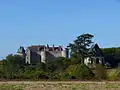 Château et chapelle, vue de l'est.