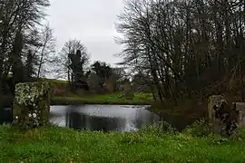 Étang dans le parc du château