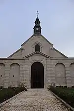 L'entrée de l'abbatiale.