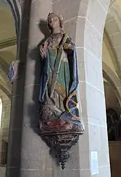 Chamboulive, statue de sainte Catherine d'Alexandrie en pierre calcaire avec peinture polychrome du XVe siècle.