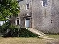 Le logis seigneurial et l'escalier.